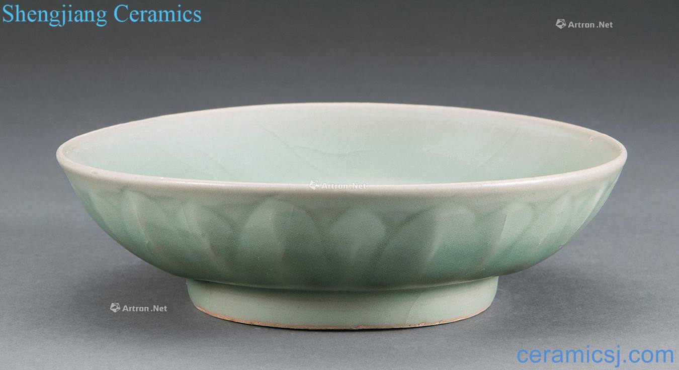 The southern song dynasty Longquan celadon lotus-shaped bowl