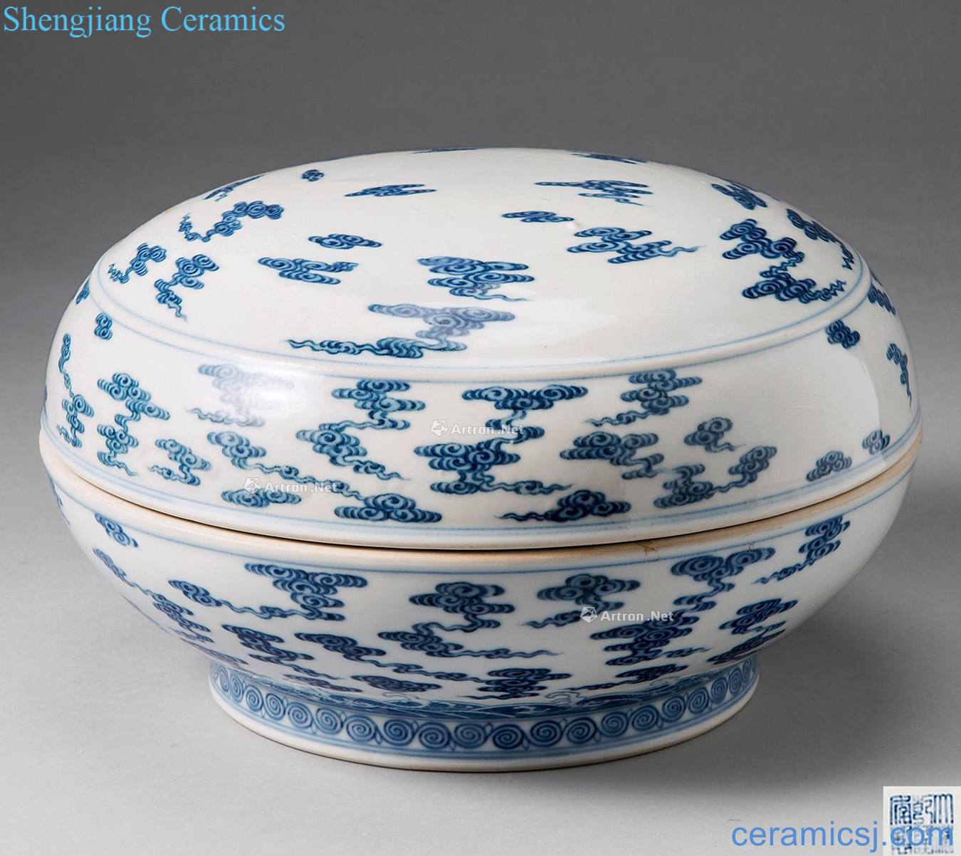 qing Blue and white patterned YunLongWen cover box