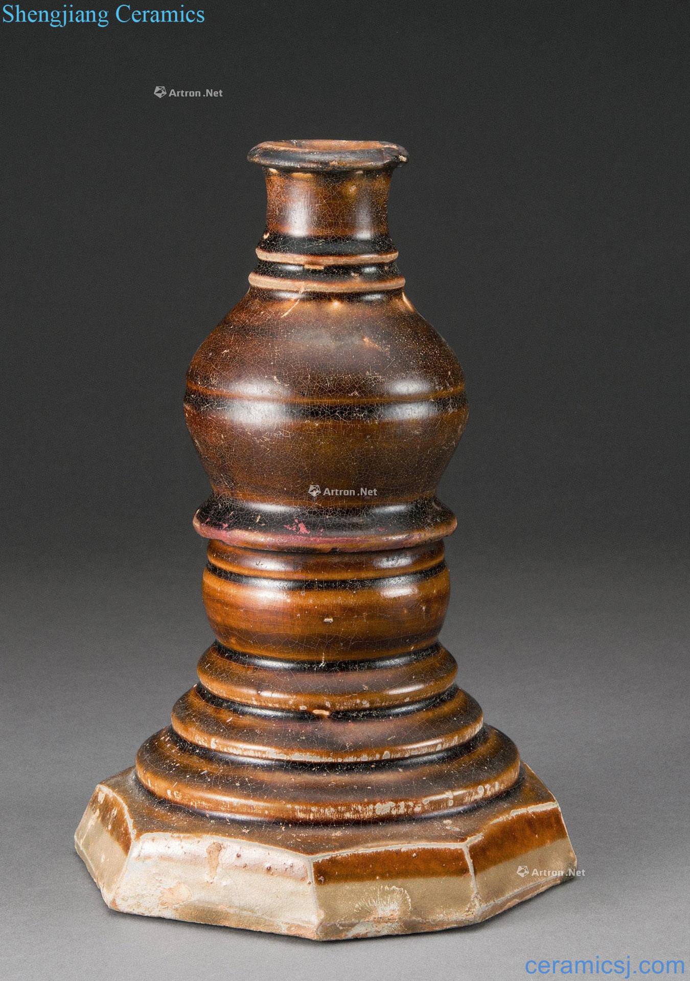 The tang dynasty Yao state kiln in brown and black glaze candle holders