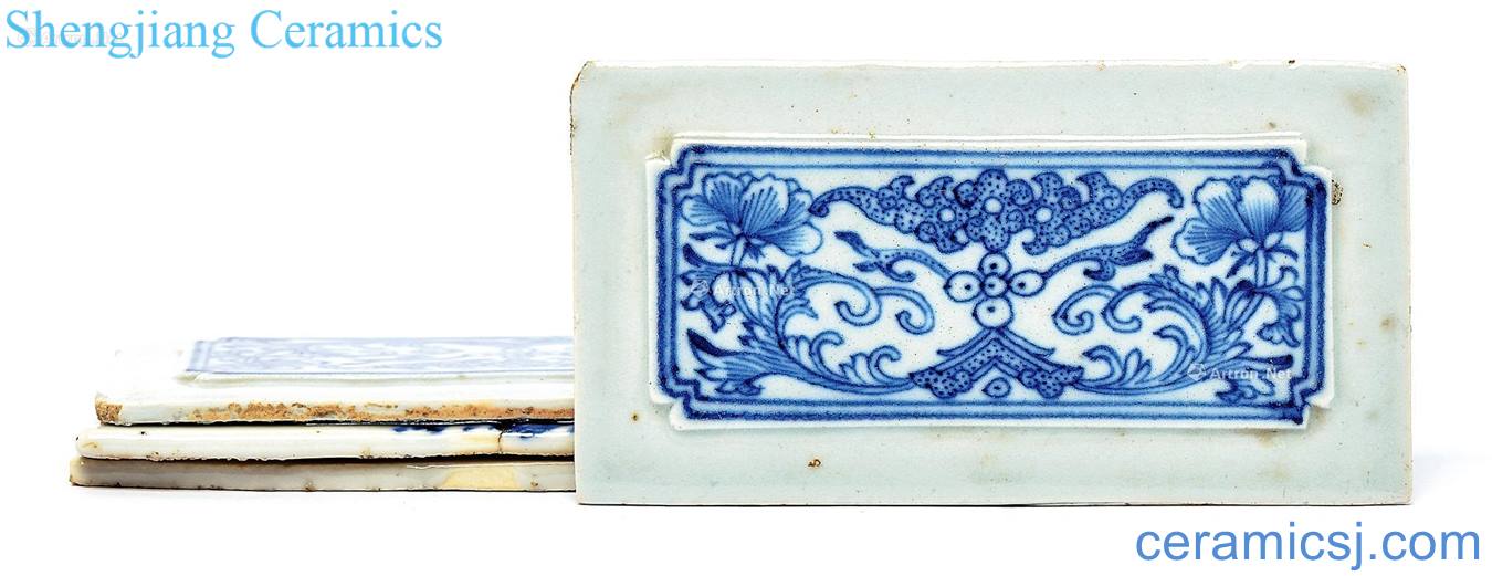 Qing dynasty blue and white flower grain square porcelain plate (4)