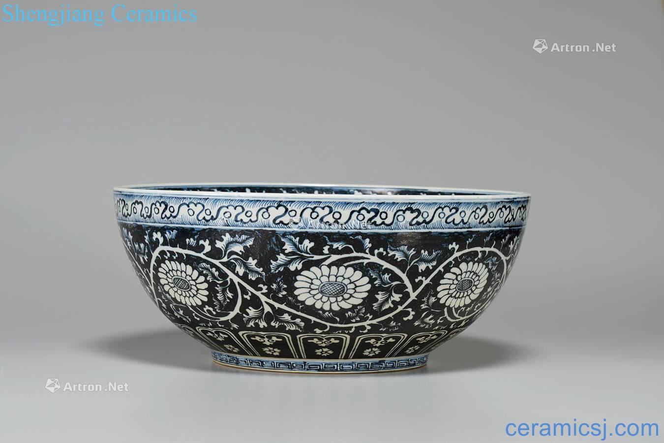 Yuan and Ming Blue and white flower grain bound branch big bowl