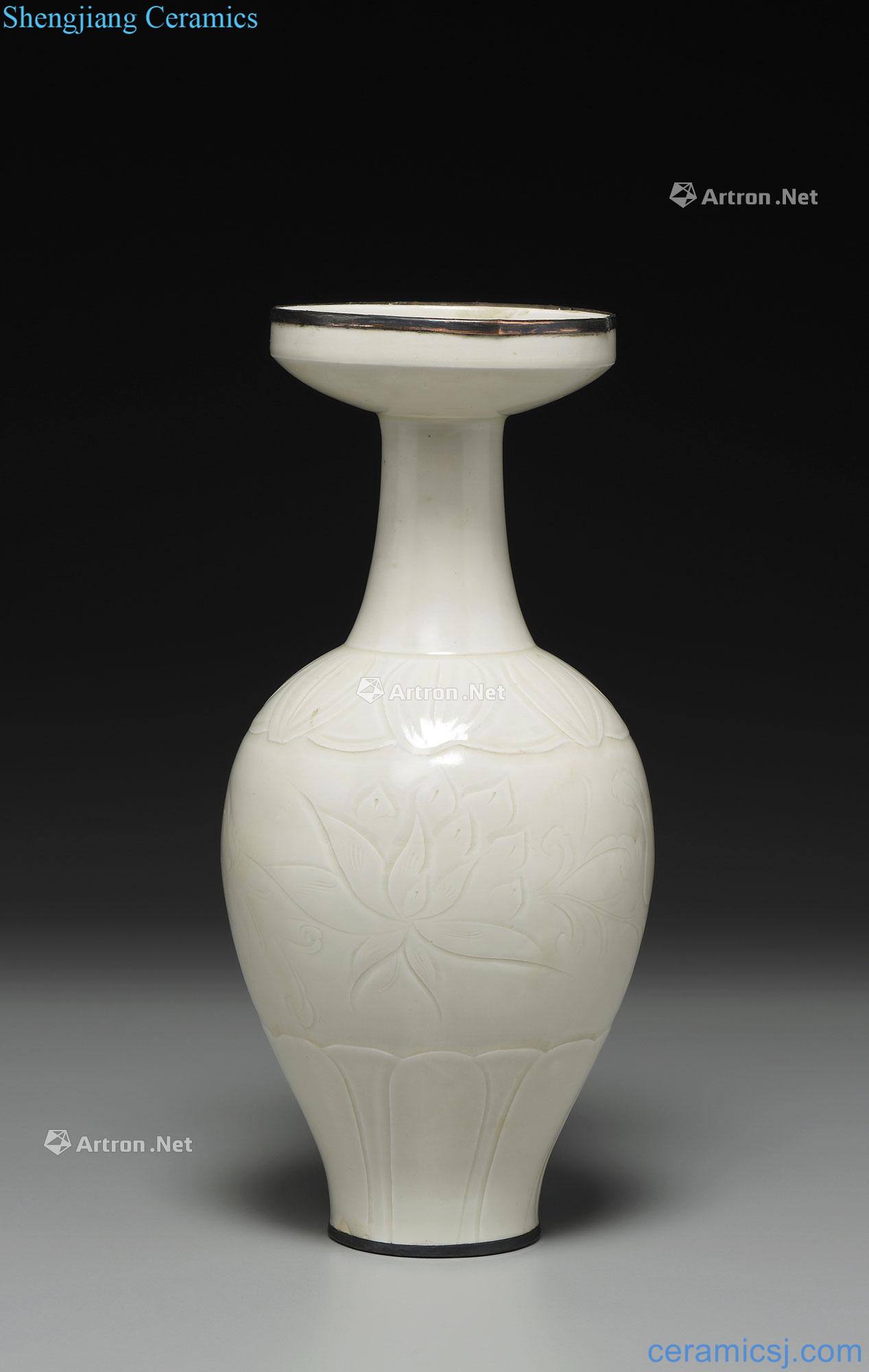 Song dynasty kiln carved dish buccal bottle