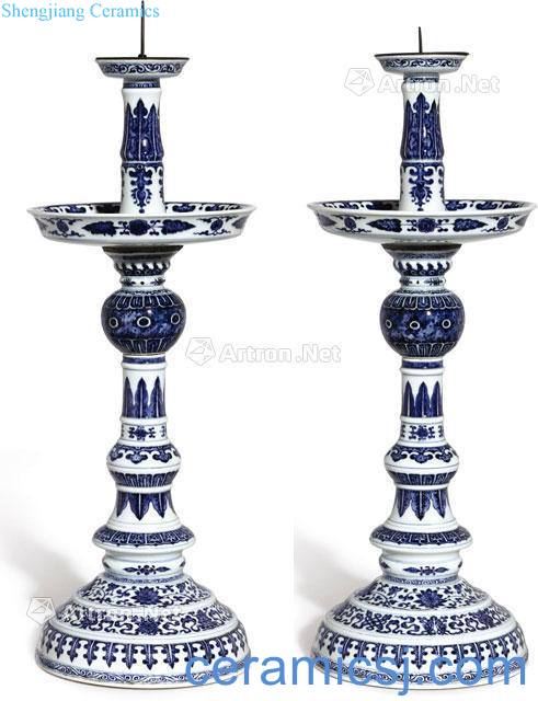 Qing qianlong Blue and white tie up branch's lotus grain eight auspicious candlestick (a)