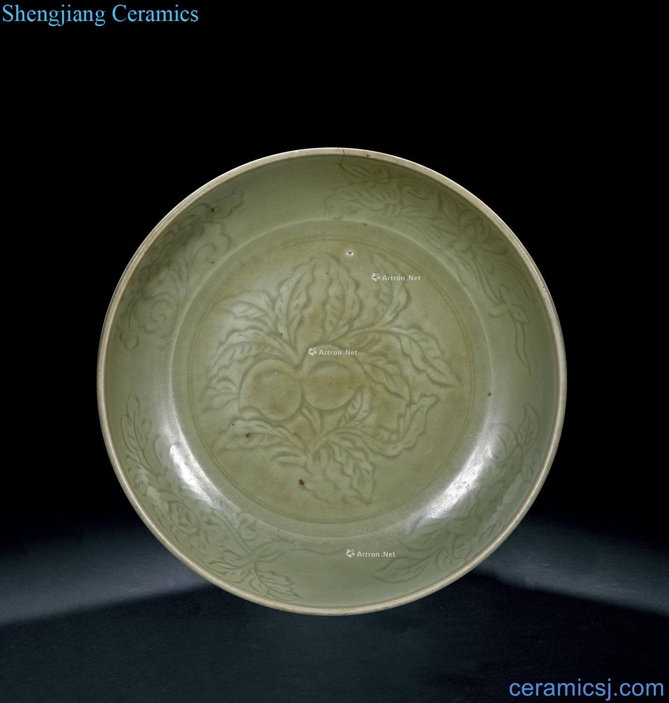 Early Ming dynasty Longquan celadon peach plant tray