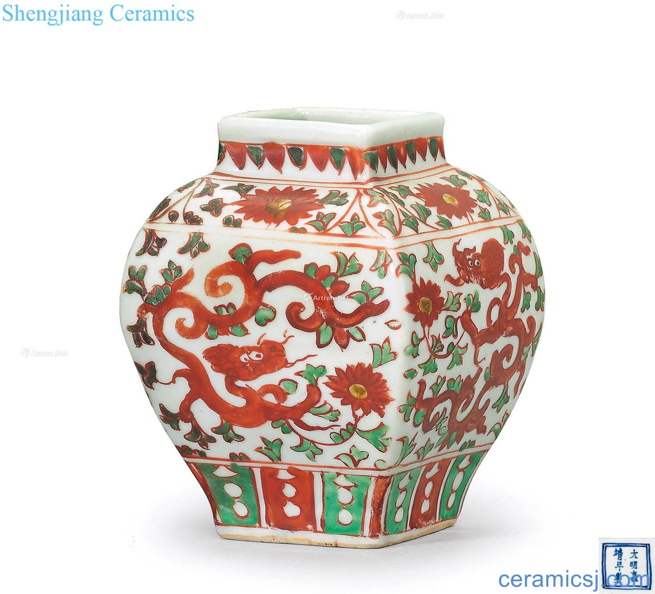 Ming jiajing green color to wear red flower dragon tank
