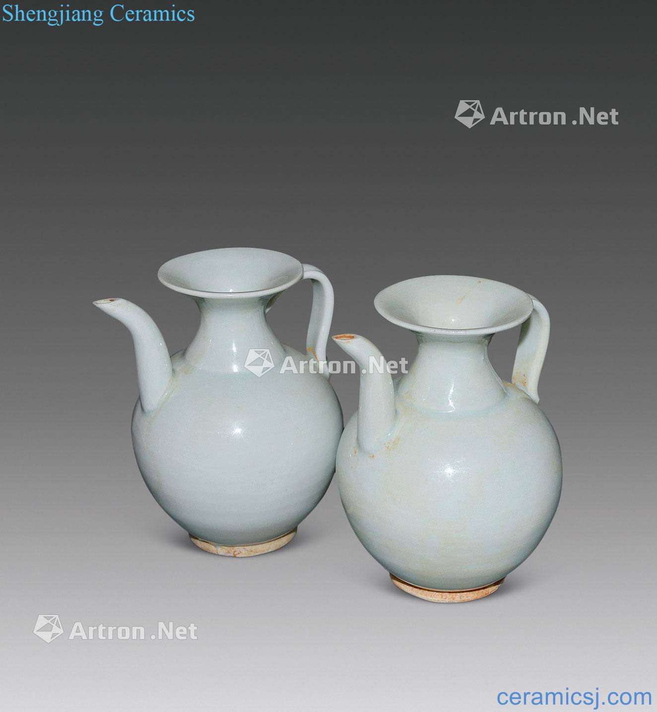 The yuan dynasty blue white glaze and heavily ewer (a)