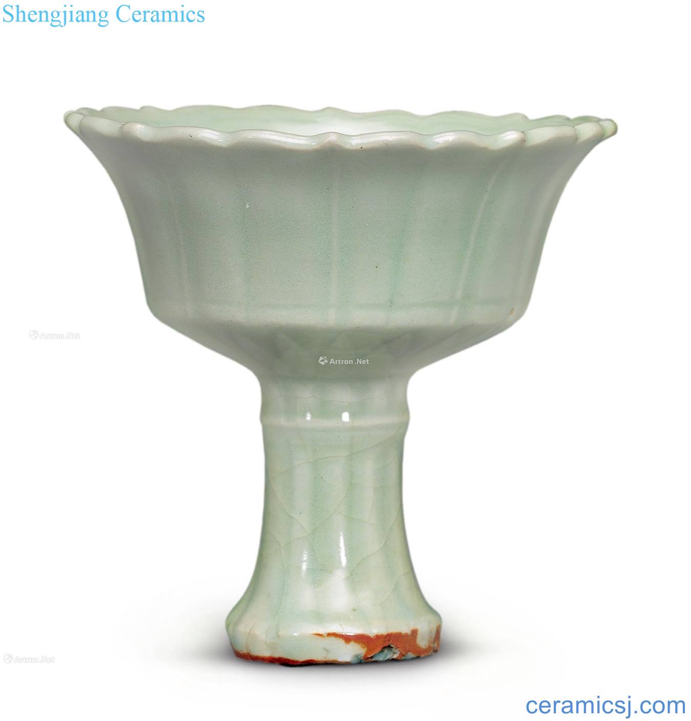 Yuan/Ming Longquan green glaze hand-cut ling mouth lamp