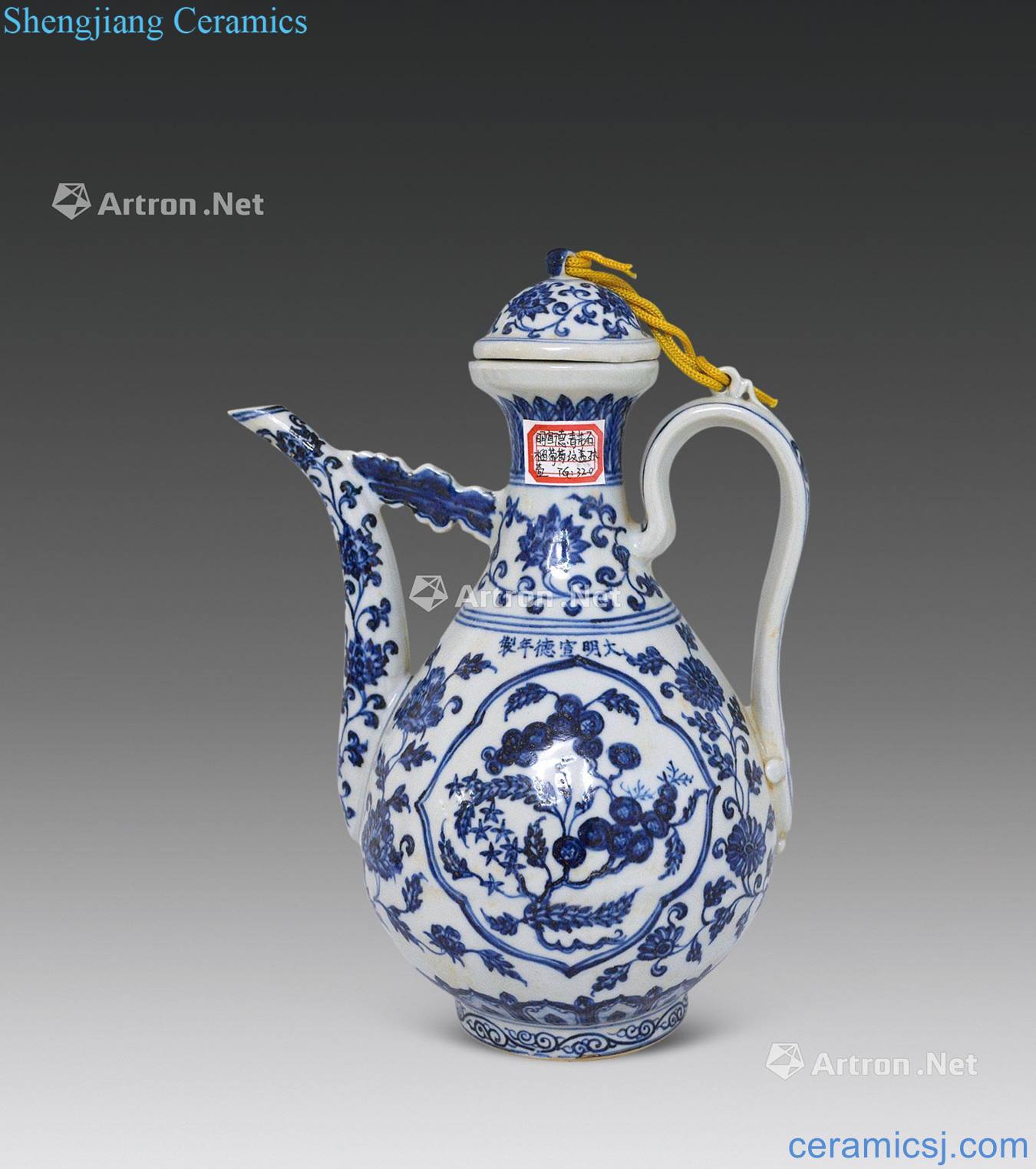 Ming xuande Blue and white cover ewer fold branch flowers and grain