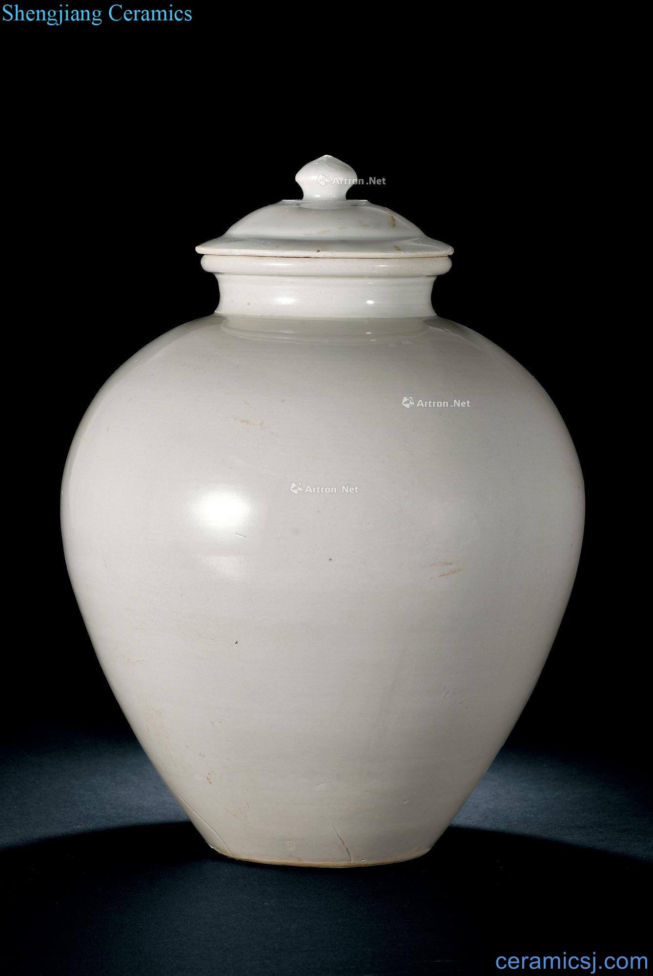 The tang dynasty Xing kiln porcelain cover tank