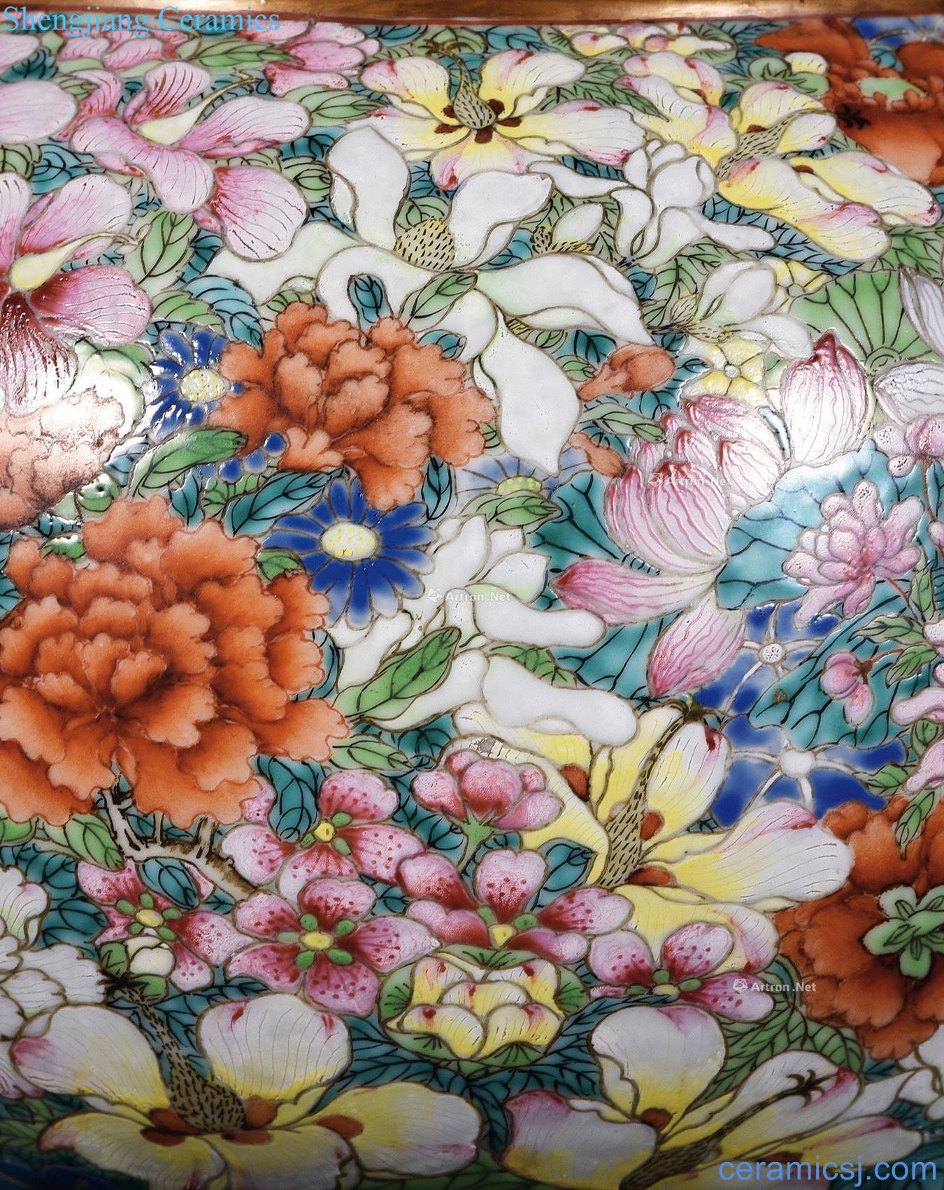Qing qianlong pastel flowers do not fall to the ground toward the crown ear furnace with three legs