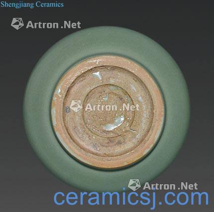 The yuan dynasty Longquan celadon pea green glaze penetration ears