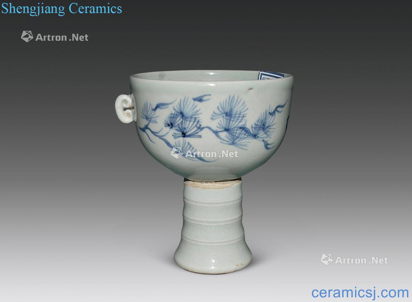 The yuan dynasty Blue and white shochiku mei monaural footed cup rotation