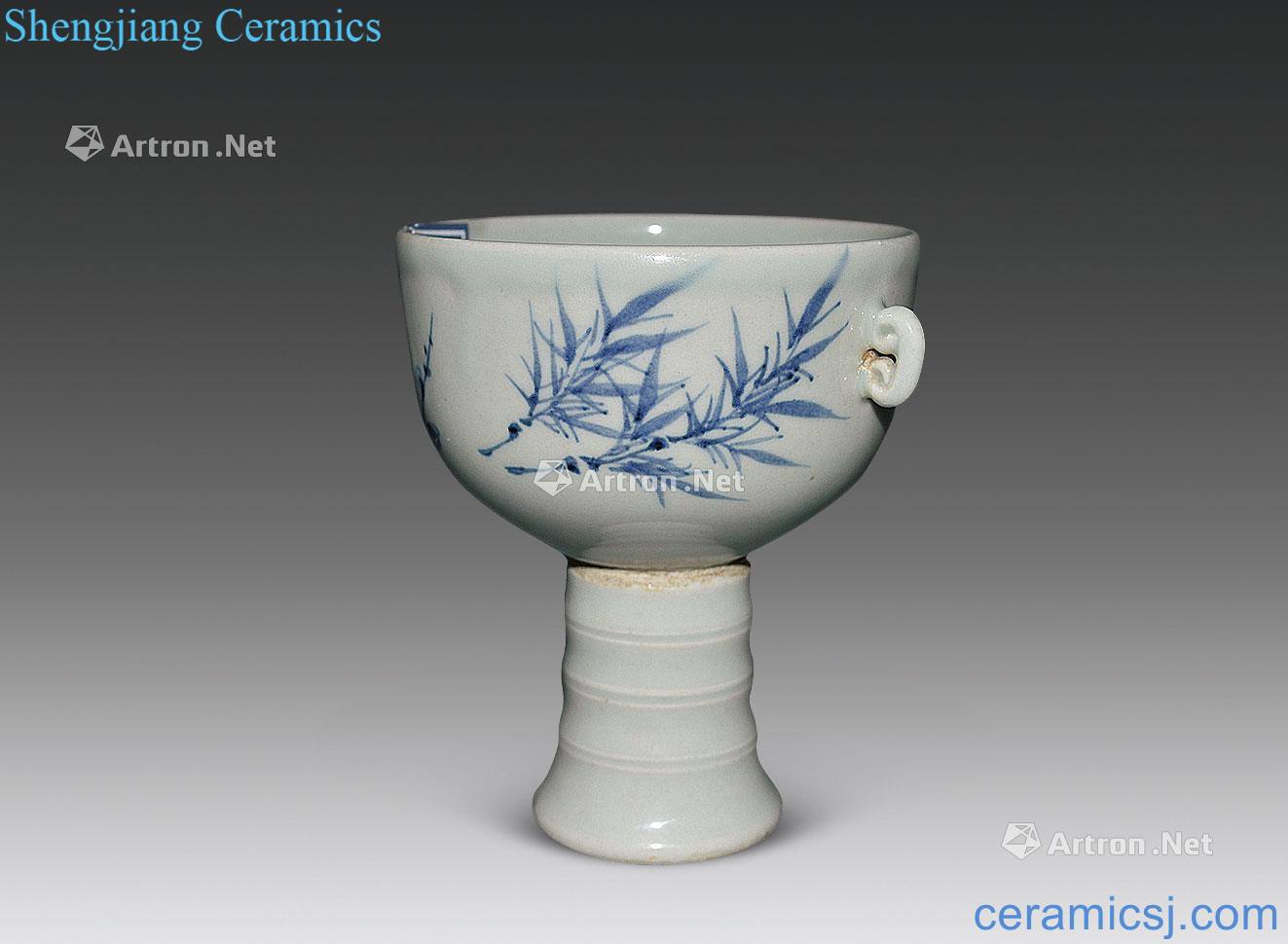 The yuan dynasty Blue and white shochiku mei monaural footed cup rotation