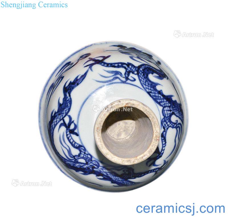 The yuan dynasty Blue and white dragon footed bowl