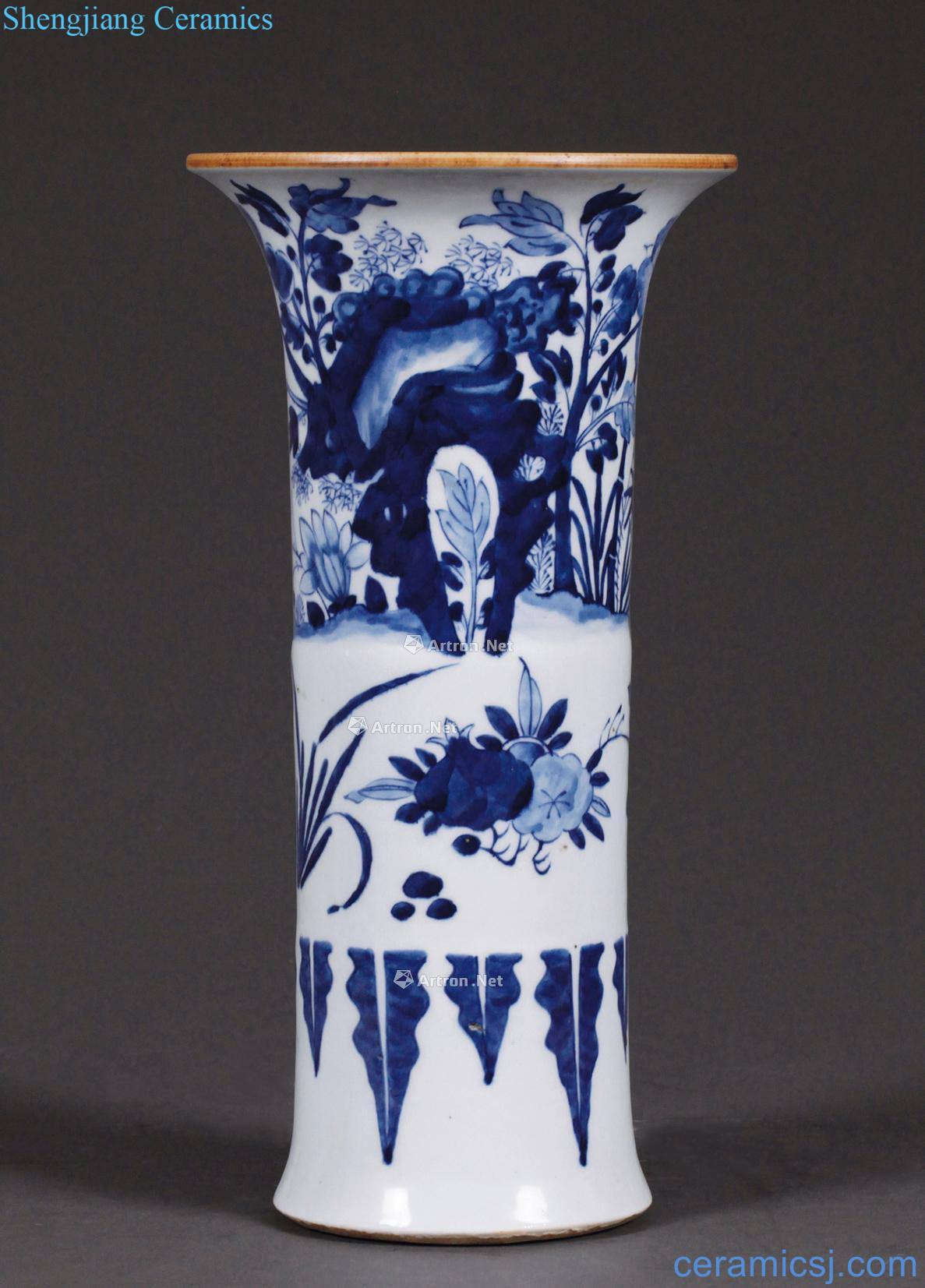 Shunzhi blue and white vase with flowers