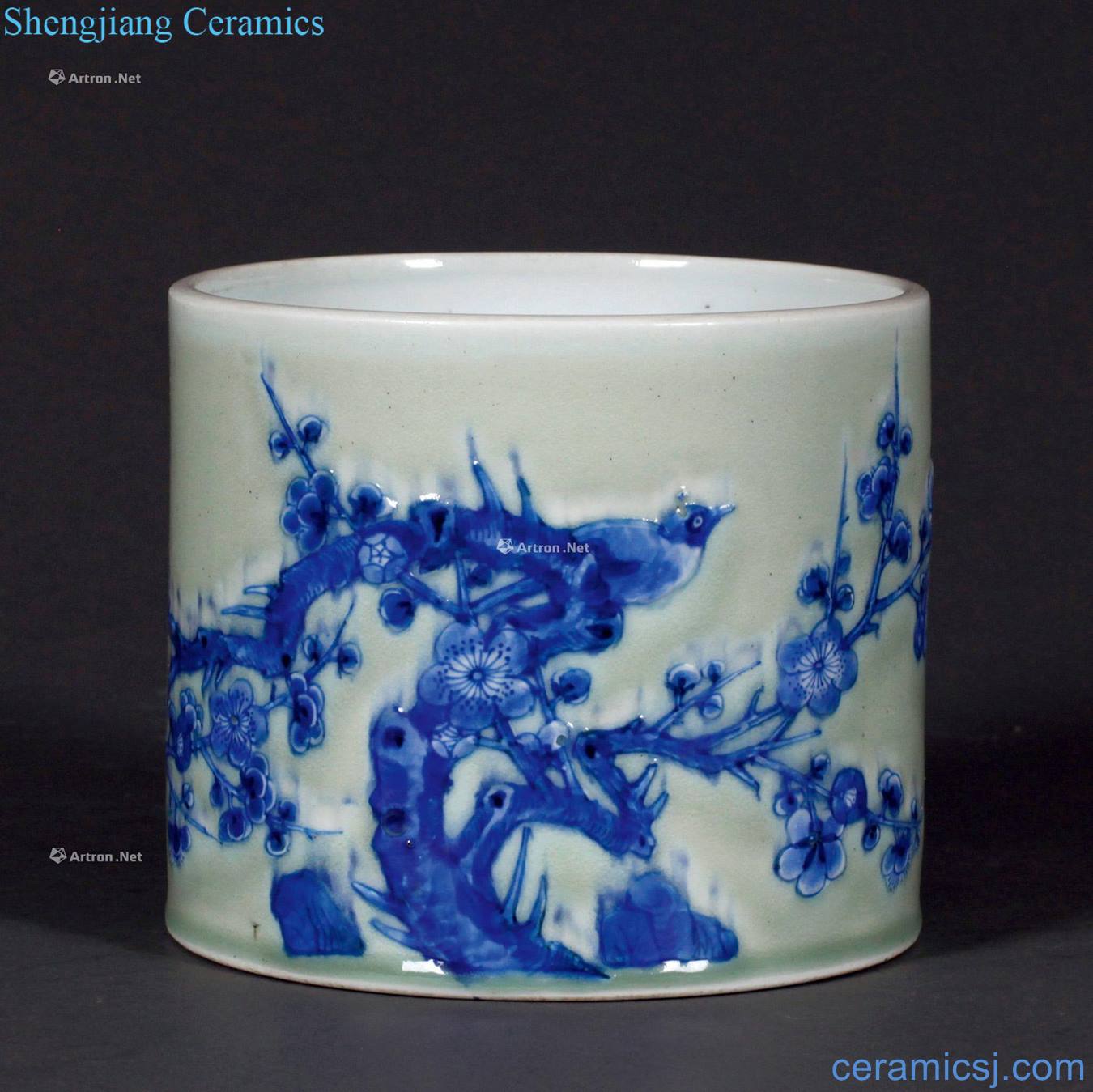 The qing emperor kangxi pea green glaze carving blue magpie mui pen container