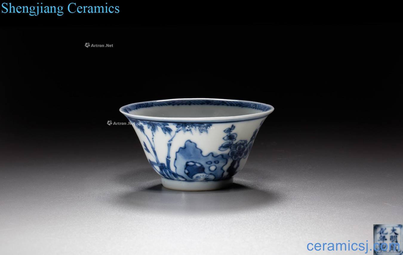 The qing emperor kangxi Blue and white the plum and the bamboo hole stone mug