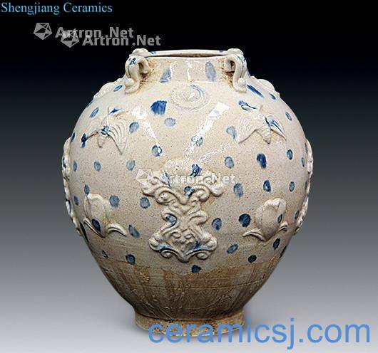 The tang dynasty Blue and white flower pot