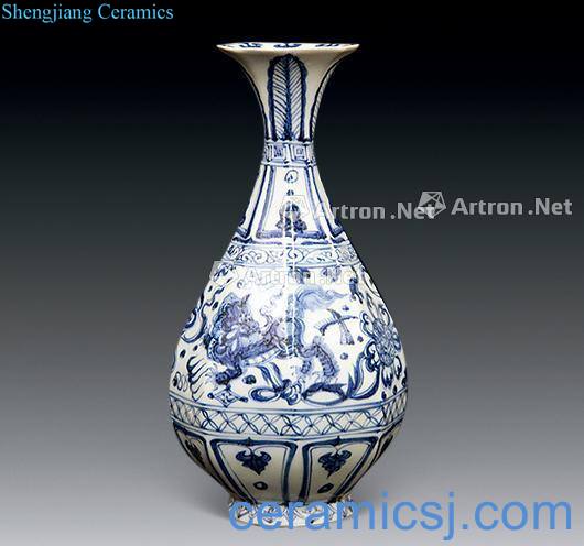 In the Ming dynasty Blue and white jade spring bottle