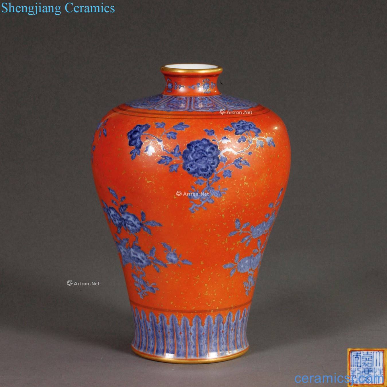 Qing jiaqing Blue and white to sanduo mei red bottle