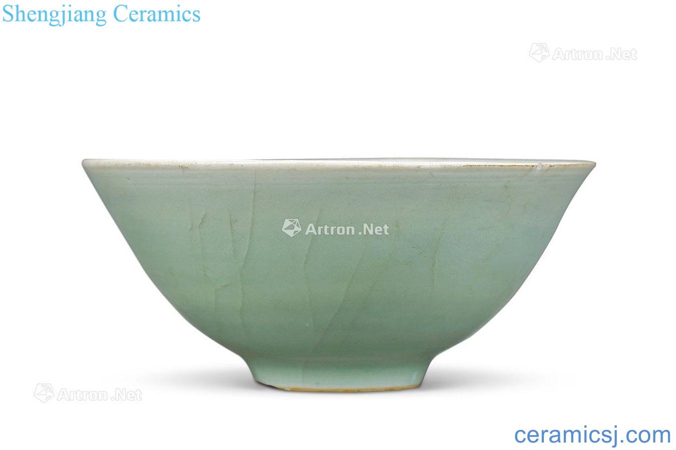 Ming before Longquan celadon green glaze scratching bowl