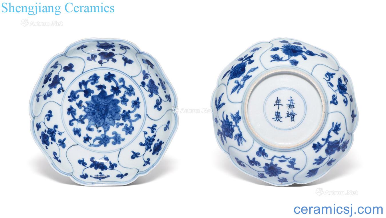 Ming jiajing Blue and white tie up branch lines take oral disc flowers