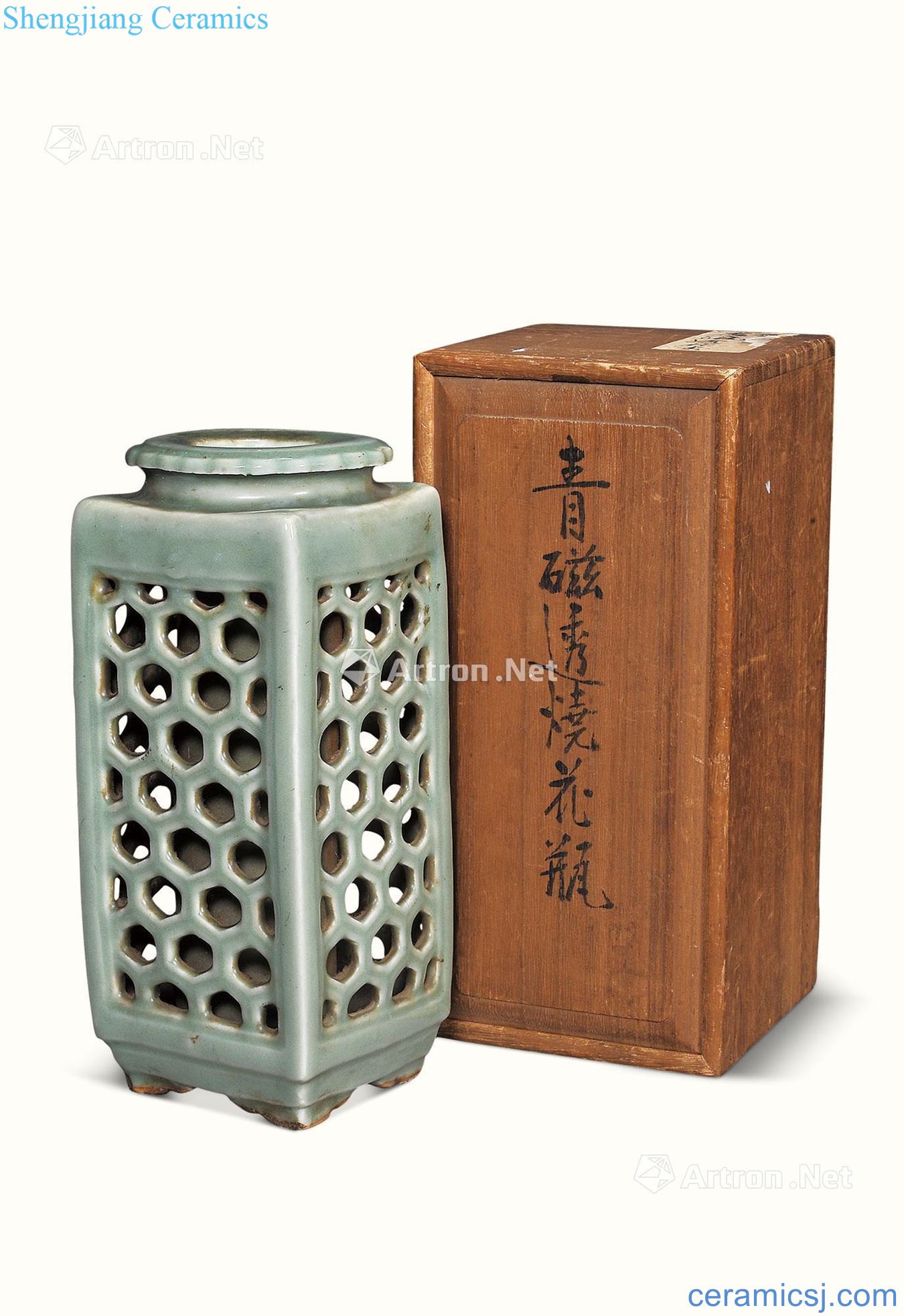 Ming Longquan celadon engraved look jin wen cong type bottle