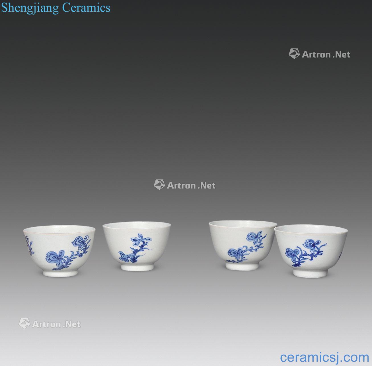 The qing emperor kangxi Blue and white fold along the lotus grain cup (four)