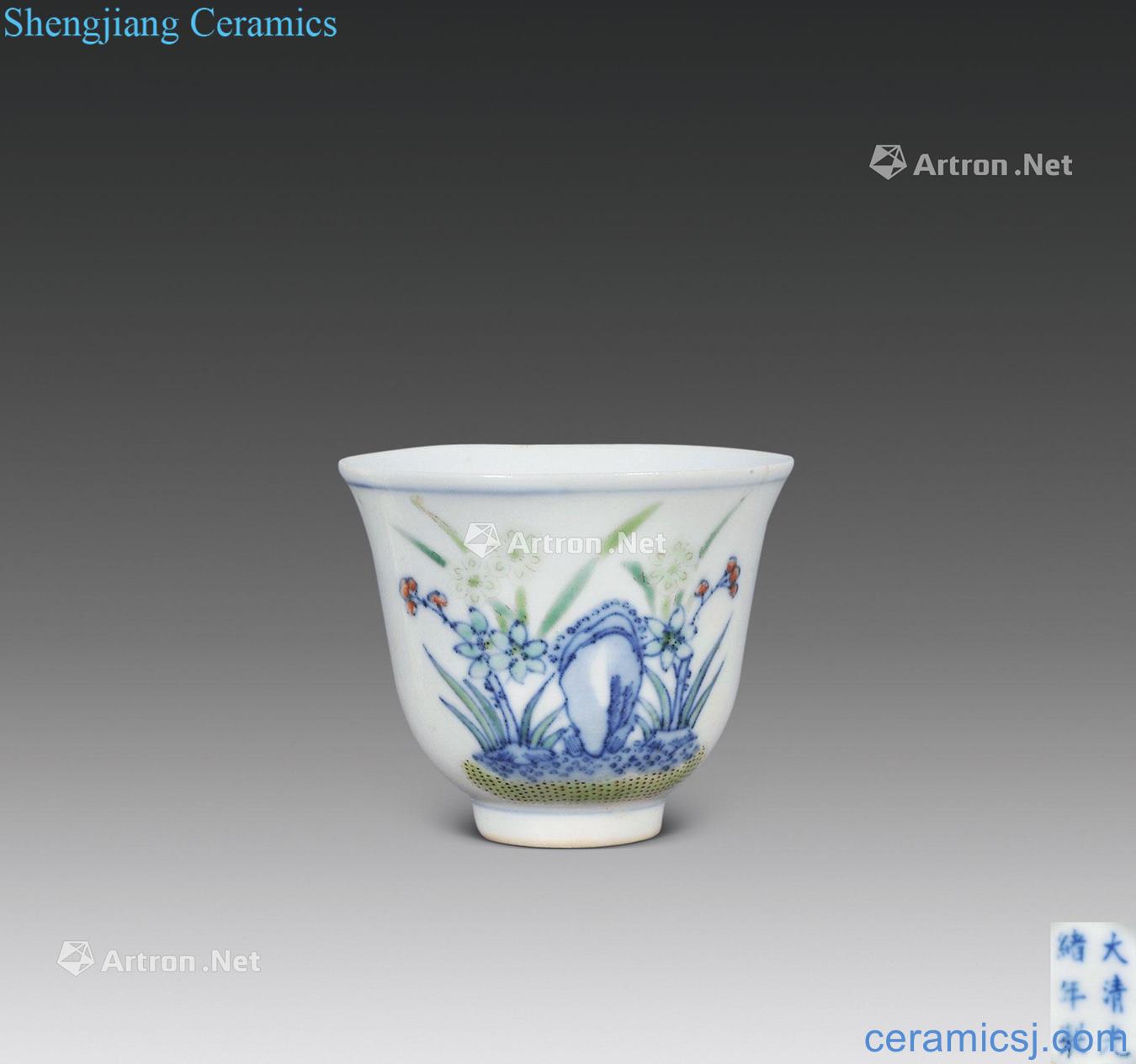 Qing guangxu Bucket color figure cup hole stone narcissus
