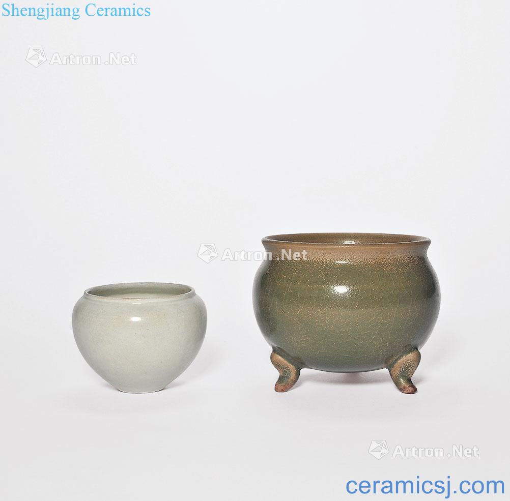 yuan Your kiln green glaze in the furnace with three legs Shadow blue glaze water cheng each one