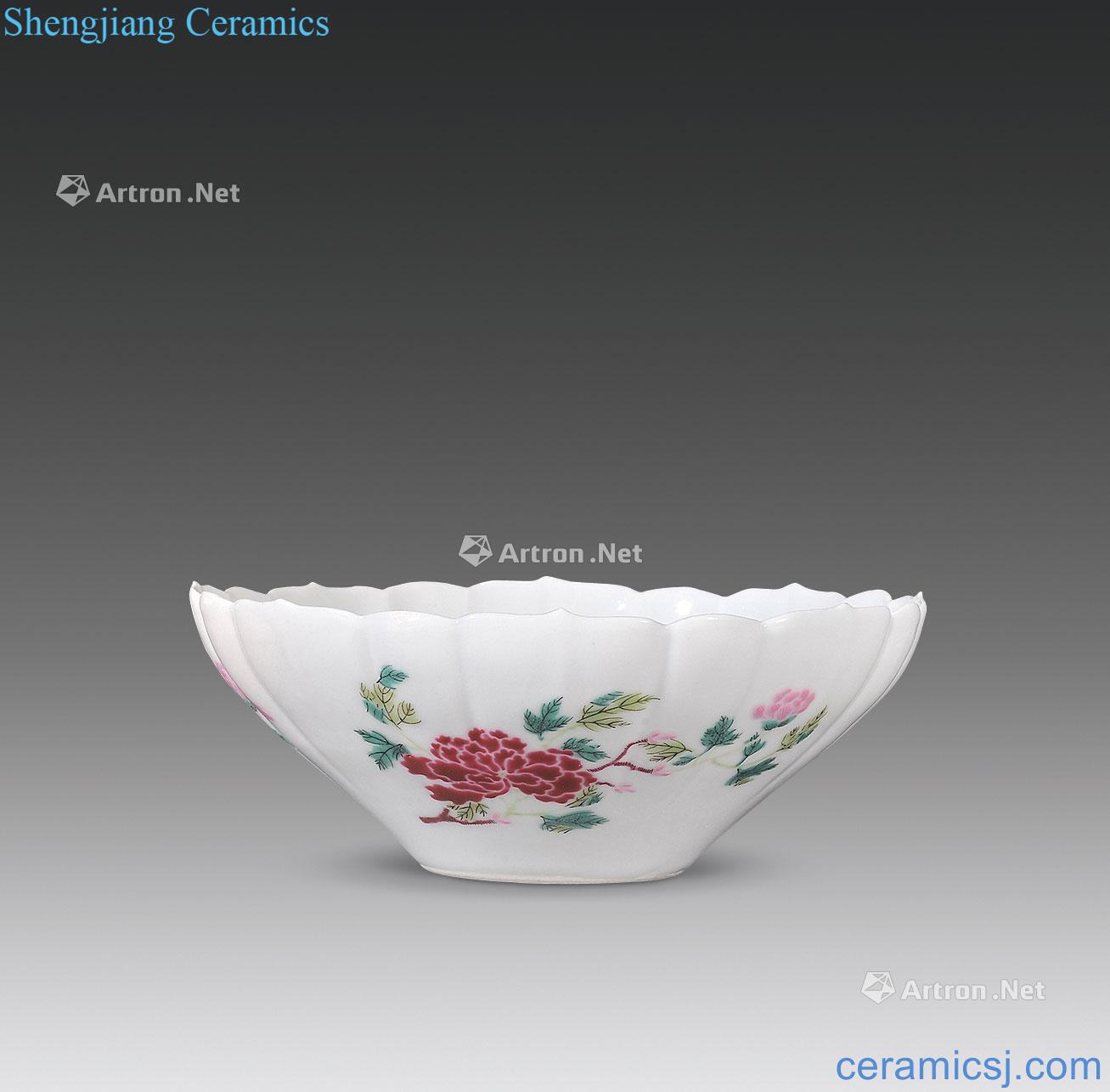 Qing yongzheng pastel flowers grain lotus-shaped bowl