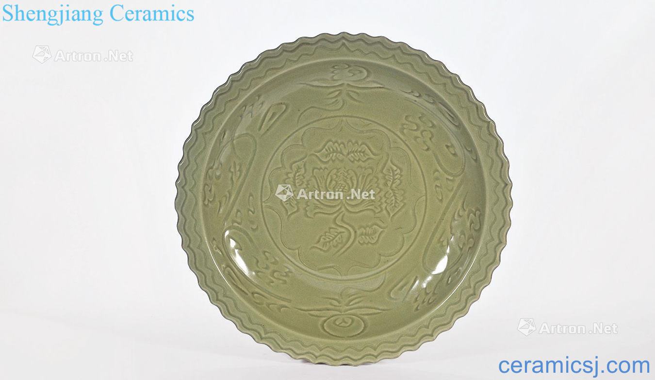 Ming Longquan celadon fold branch peony grains kwai plate