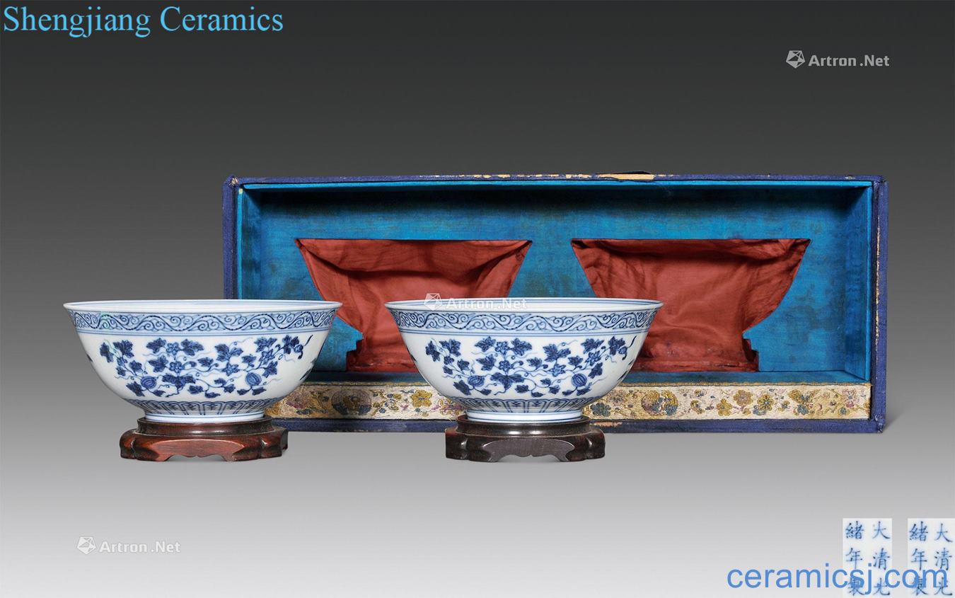 Qing guangxu Blue and white sanduo green-splashed bowls (a)