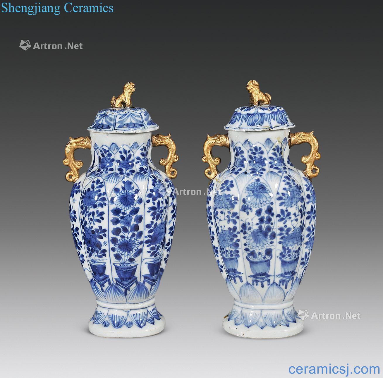 The qing emperor kangxi Blue and white flower grain lotus-shaped lion button cover bottle (a)