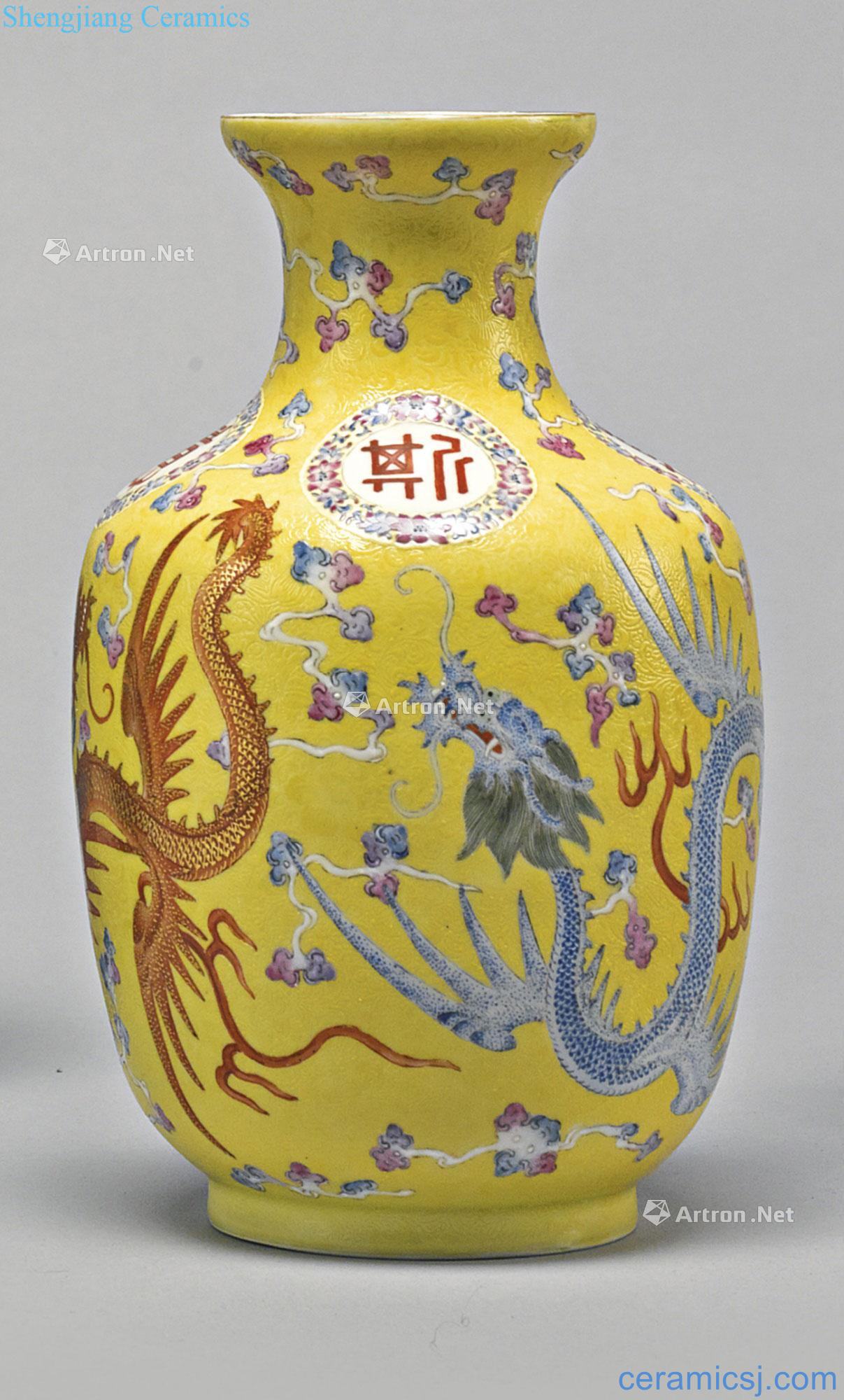Republic of China, pastel yellow to plunge into the "eternity" dragon grain bottle