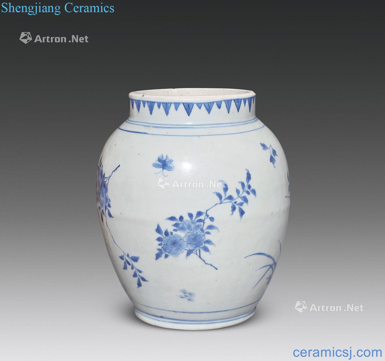 The late Ming dynasty Blue and white ruffled branch flowers and grain lotus seed tank