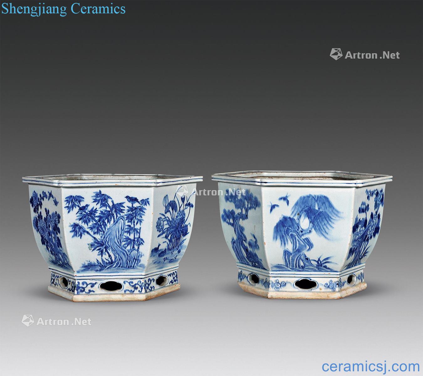 Qing qianlong Blue and white flower on grain six-party bonobo Angle of big flower pot (a)
