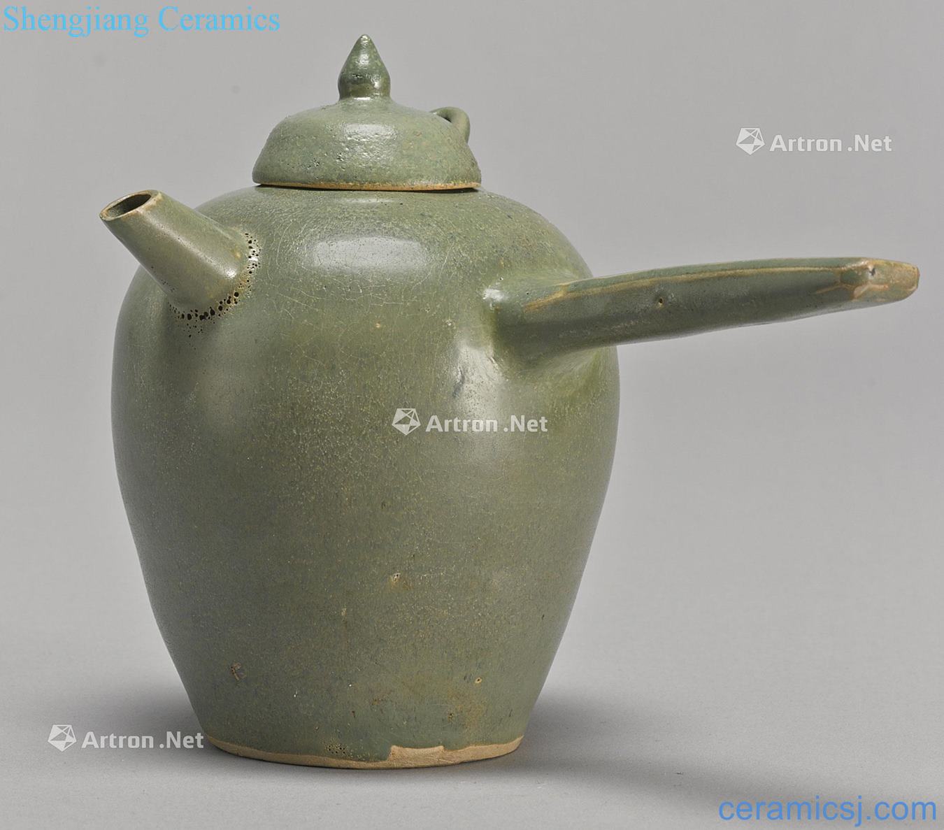 The tang dynasty Changsha kiln green glaze with cover ewer
