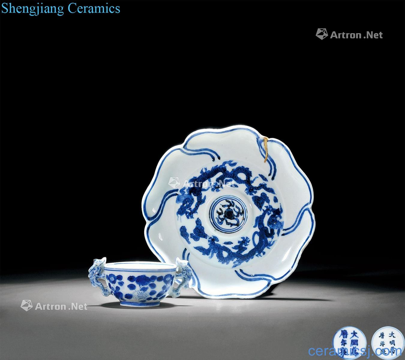 Ming wanli Blue and white flowers YunLongWen dragon ear fullness