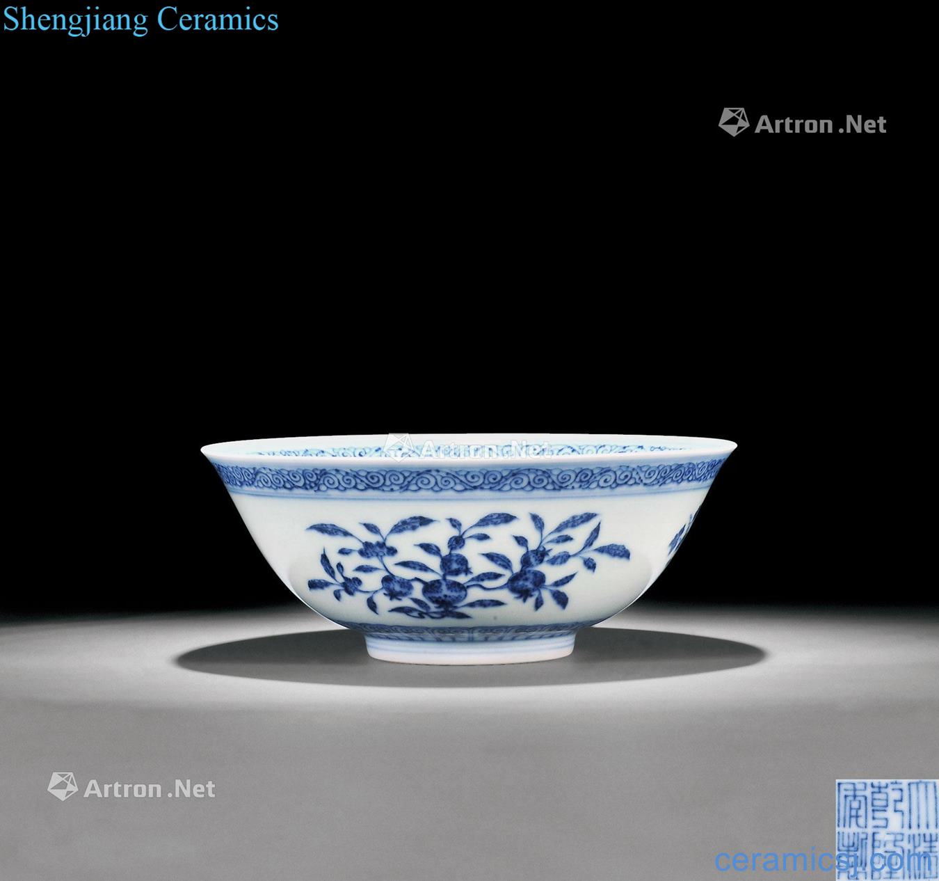Qing qianlong Blue and white sanduo green-splashed bowls