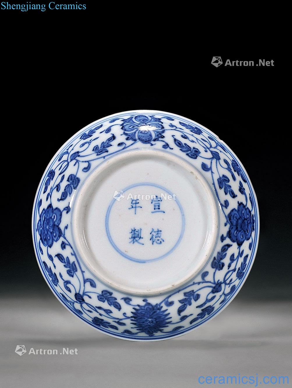 Qing qianlong Blue and white lotus flower grain small dish