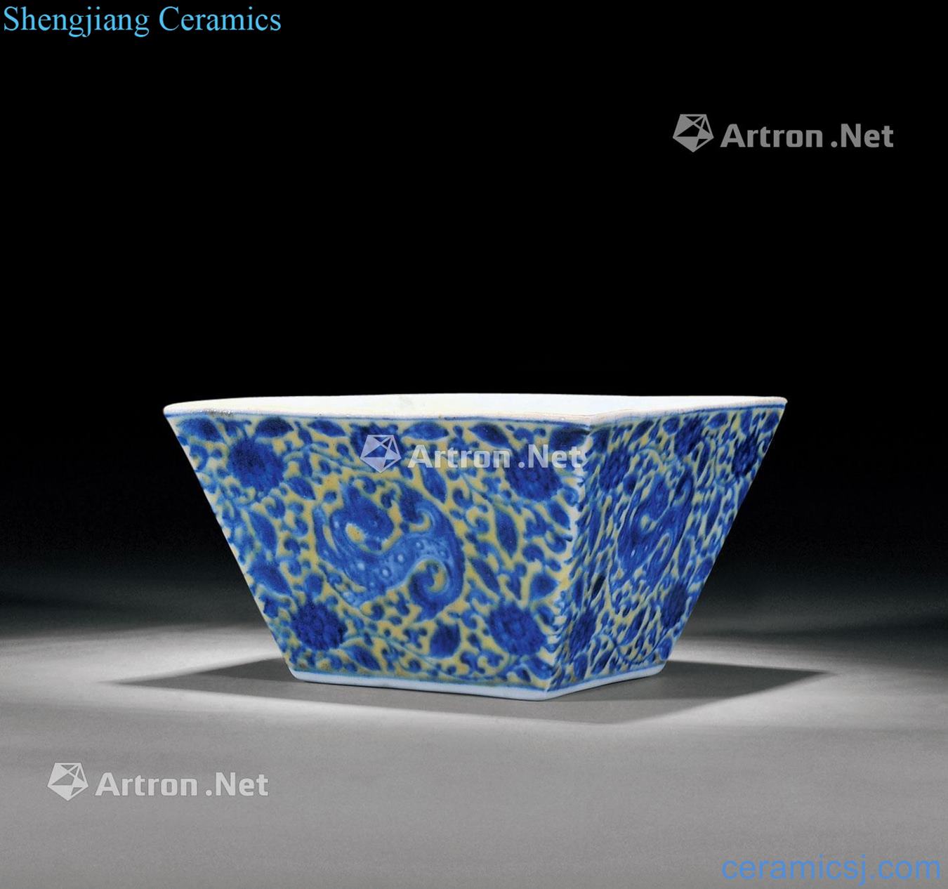 Qing qianlong Yellow to blue and white floral therefore dragon square pipe