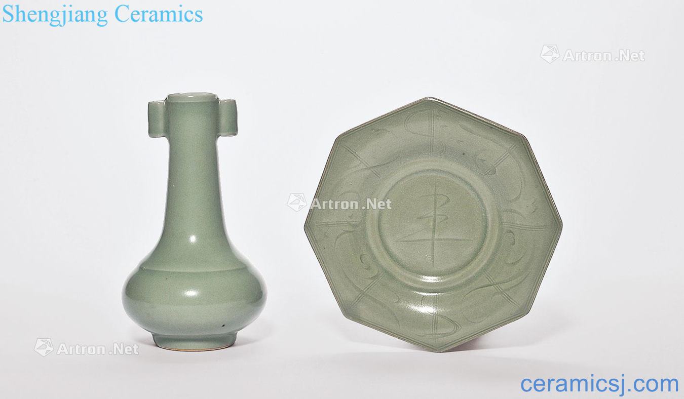 Ming Longquan celadon eight square plate Penetration ears each one