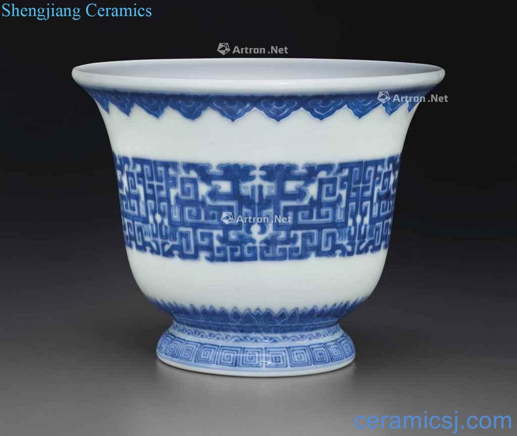 Qing daoguang Blue and white guaizi dragon bell flower pot