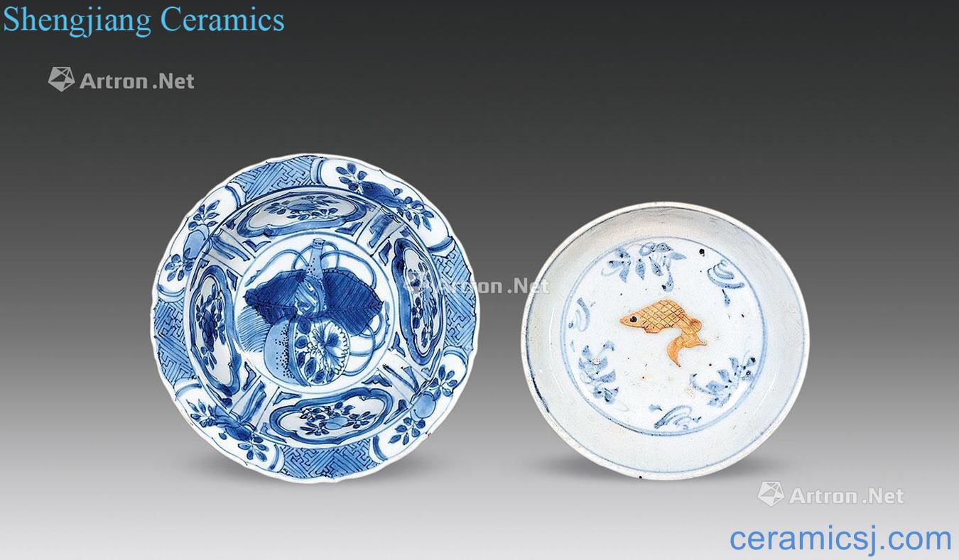 Ming Blue and white flower grain fold along the bowl Blue and white youligong red fish algae grain smaller one