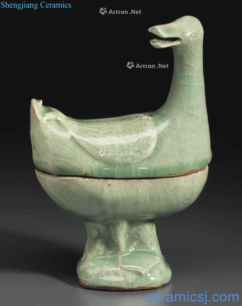 Ming the 15/16 century Zhejiang green glaze duck type furnace