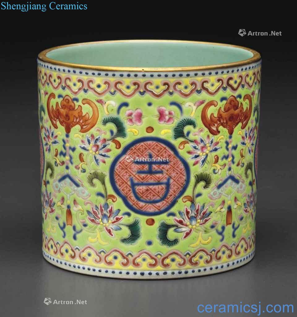 Qing jiaqing famille rose "jixiangruyi" canister light green