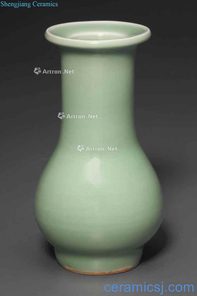 The southern song dynasty Longquan green glaze long neck dish small bottle