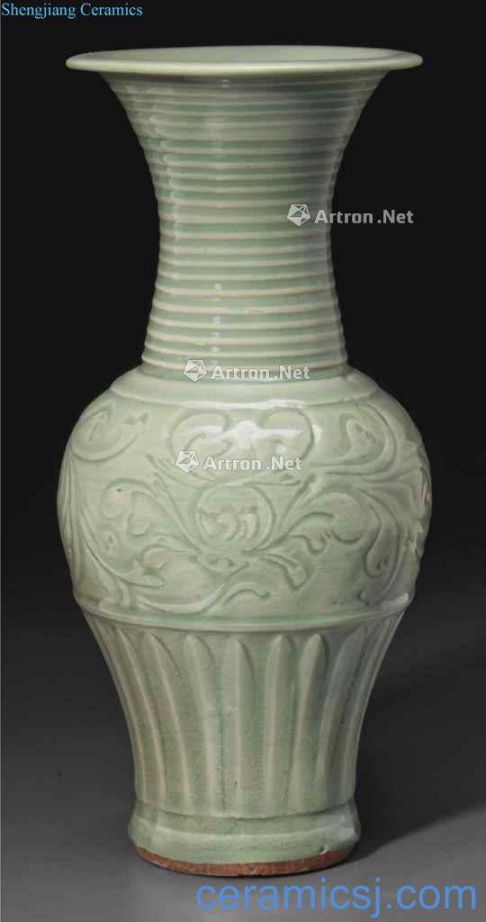 At the end of the yuan/Ming Longquan celadon green glaze carving peony grains PND tail-on statue