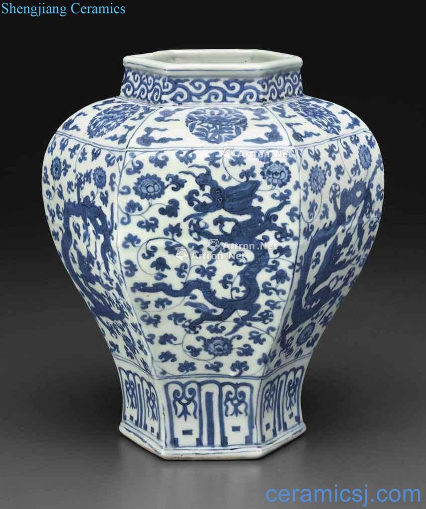 Ming jiajing Blue and white dragon bottle with six arrises wear pattern